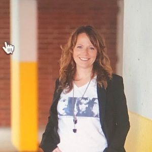 Meet your Posher, Lora